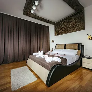 Trieste 3*, Mestre İtalya